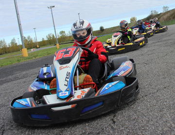 Cours de kart pour les enfants, animé par un moniteur Karting De Muret